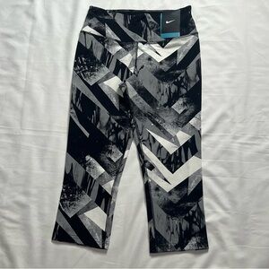 Nike Black & Gray Chevron Crop Leggings